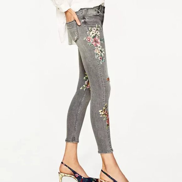 Zara Mid-rise Floral Print Jeans - Picture 2 of 12